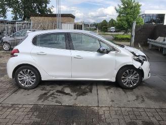 Peugeot 208 208 I (CA/CC/CK/CL) Hatchback 2012 / 2019 - 1.2 12V e-THP PureTech 110 Hatchback  Benzine 1.199cc 81kW (110pk) FWD 2013-01/2019-12 (CAHNZ; CCHNZ) EB2DT; HNZ picture 2
