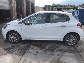 Peugeot 208 208 I (CA/CC/CK/CL) Hatchback 2012 / 2019 - 1.2 12V e-THP PureTech 110 Hatchback  Benzine 1.199cc 81kW (110pk) FWD 2013-01/2019-12 (CAHNZ; CCHNZ) EB2DT; HNZ picture 3
