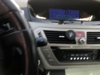 Citroën C4 C4 Grand Picasso (UA) MPV 2006 / 2013 - 2.0 16V Autom. MPV  Benzine 1.998cc 103kW (140pk) FWD 2006-10/2013-08 (UARFJ) EW10A; RFJ picture 11