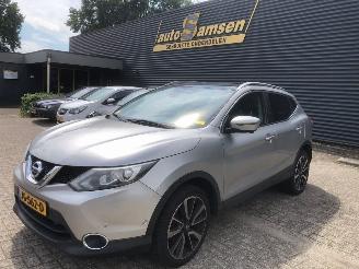 krockskadad bil auto Nissan Qashqai Qashqai (J11) SUV 2016 - 1.2 DIG-T 16V SUV  Benzine 1.197cc 85kW (116pk) FWD 2013-11/2018-08 (J11D) HRA2DDT 2016/3
