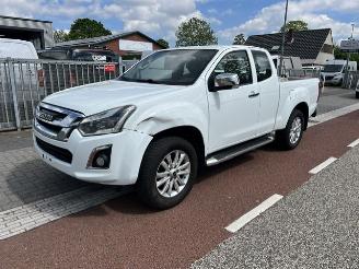 krockskadad bil bedrijf Isuzu D-Max 1.9D 120KW EXTRA CAB  AUTM.  AIRCO KLIMA EURO6 4WD 2019/12