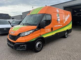 krockskadad bil bedrijf Iveco Daily 35S18 3.0D 129KW L2H2 HIMATIC AUTOM. KLIMA EURO6 2023/1