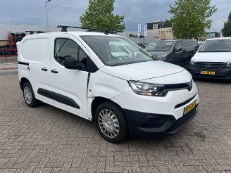 krockskadad bil bedrijf Toyota Proace CITY 1.5 D-4D 75KW AIRCO KLIMA SCHUIFDEUR 2021/10