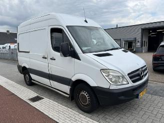 skadebil bedrijf Mercedes Sprinter 310 CDI   LAADKLEP LADEBORDWAND 2013/1
