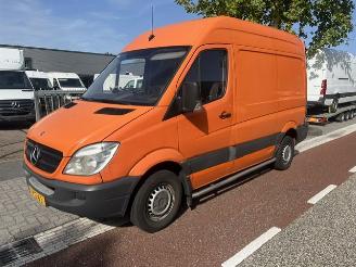 krockskadad bil bedrijf Mercedes Sprinter 310 CDI  LAADKLEP LADEBORDWAND 2010/11