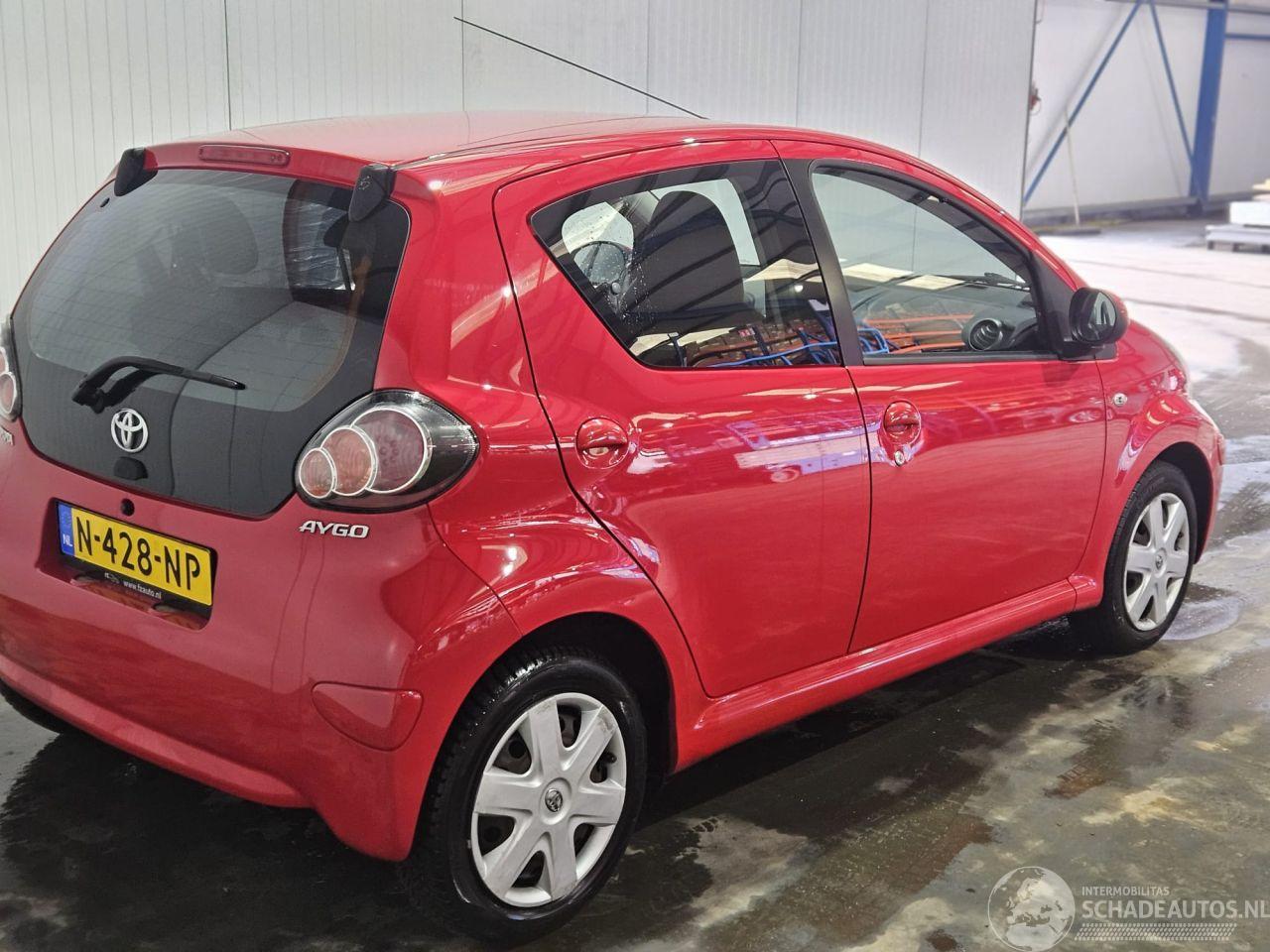 Toyota Aygo 1.0 12V VVT-i Hatchback  Benzine 998cc 50kW (68pk) FWD