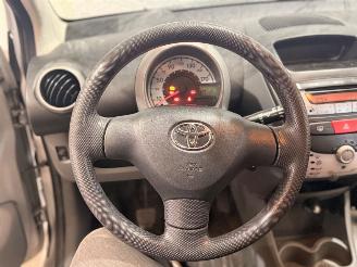 Toyota Aygo 1.0 12V VVT-i Hatchback picture 16