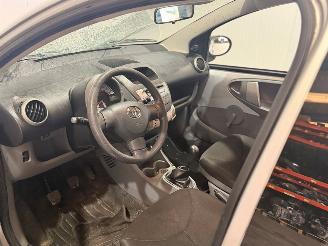 Toyota Aygo 1.0 12V VVT-i Hatchback picture 11