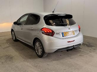 krockskadad bil auto Peugeot 208 1.6 Blue HDi 75 2017/6