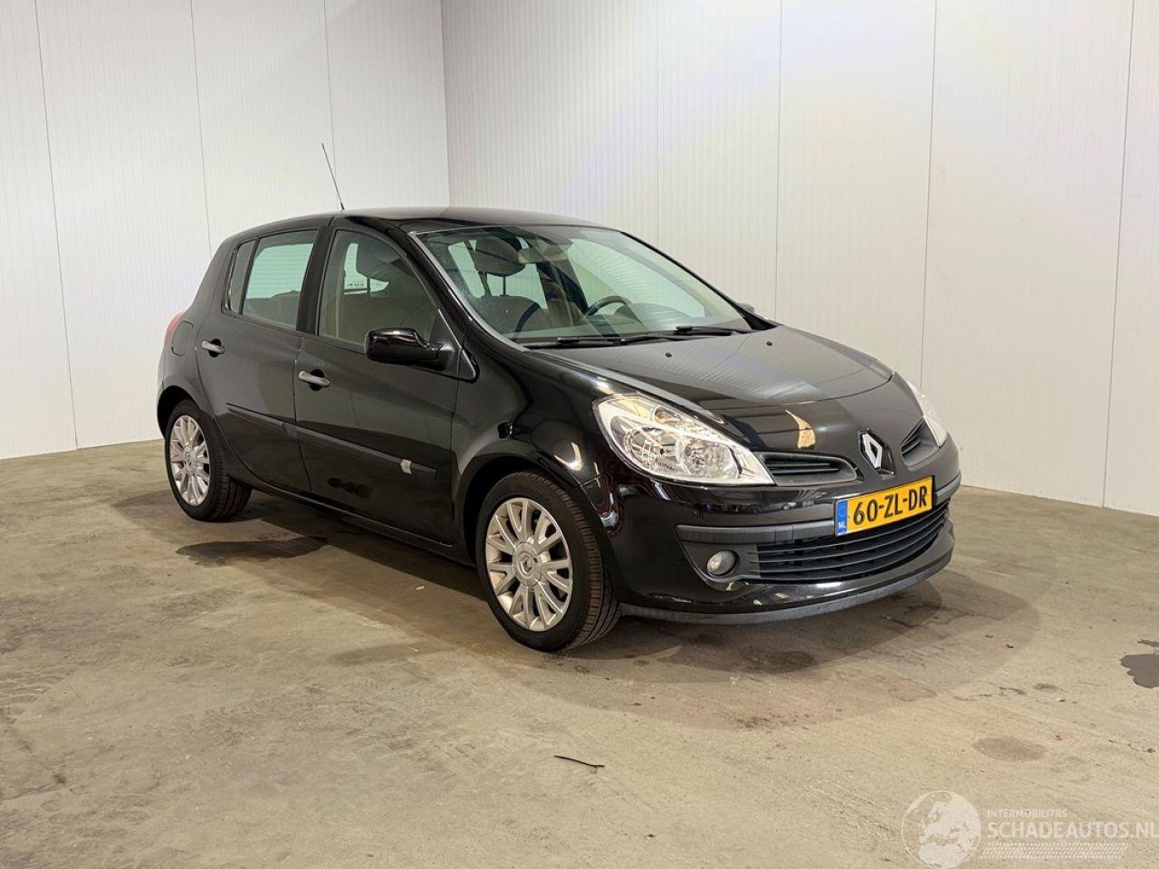 Renault Clio 2.0-16V Dynamique S