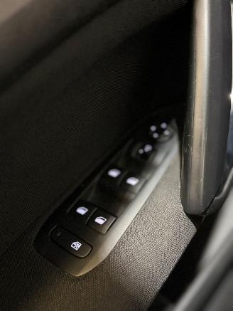Peugeot 308 1.6 BlueHDI Blue Lease Executive picture 18