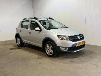 Voiture accidenté Dacia Sandero 0.9 TCe Stepway Lauréate 2013/12