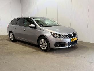 skadebil auto Peugeot 308 1.2 Puretech Blue Lease Executive 2019/3