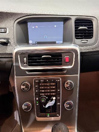 Volvo V-60 1.6 D2 Summum picture 12
