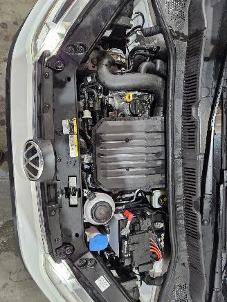 Volkswagen Up! 1.0 MPI 12V Hatchback  Benzine 999cc 48kW (65pk) FWD picture 10