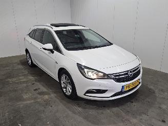 uszkodzony samochody osobowe Opel Astra SPORTS TOURER+ 1.6 CDTI 110 16V Combi/o  Diesel 1.598cc 81kW (110pk) FWD 2017/8