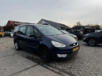 Vaurioauto  passenger cars Peugeot 208 1.2 VTi Active 2013/1