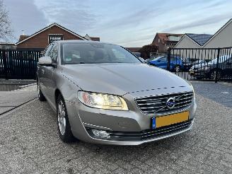 Vaurioauto  passenger cars Volvo V-70 2.0 T4 Inscription Edition Pano 2015/9
