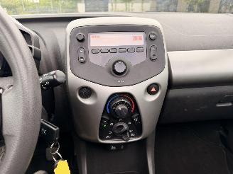 Peugeot 108 1.0 e-VTi active top cabrio picture 17