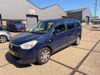 krockskadad bil auto Dacia Lodgy 1.2 TCe Lauréate 7p. 2013/2