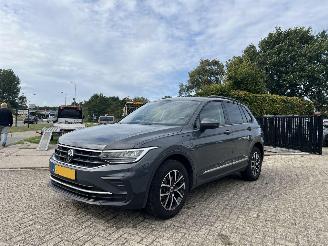 Damaged car Volkswagen Tiguan 1.4 TSI eHybrid R-Line Business | 69.649 km!! 2022/12