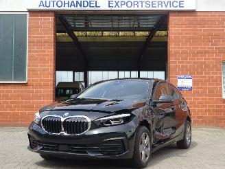 Unfallwagen BMW 1-serie 118i Advantage 136pk Automaat, Airco, Navi-MMS, Cruise, Lane assist 2024/9