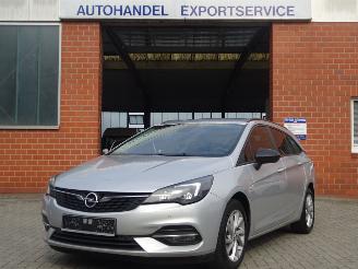 krockskadad bil auto Opel Astra Sports Tourer Edition 110pk Euro6, Navi, Climate & Cruise 2021/10