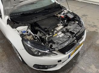 Peugeot 308 1.2 PureTech 81kW Blue Lease picture 21