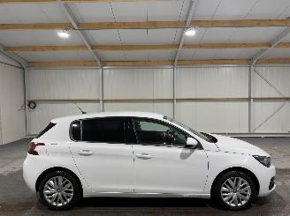 uszkodzony samochody osobowe Peugeot 308 1.2 PureTech 81kW Blue Lease 2019/11