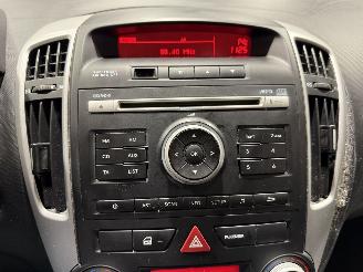 Kia Cee d 1.4CVVT 66kW Clima X-Ecutive picture 30