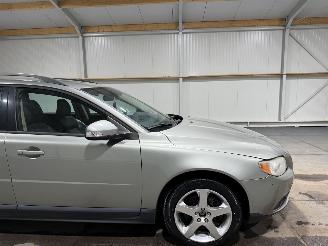 Volvo V-70 2.4 D5 136kW  Automaat Leder Kinetic picture 14