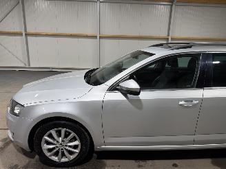 Skoda Octavia 1.6TDI 81kW Automaat Panoramadak picture 13