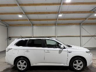 krockskadad bil auto Mitsubishi Outlander 2.0 PHEV 89kW Automaat Instyle 2014/5