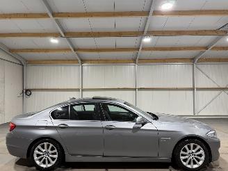 Vaurioauto  passenger cars BMW 5-serie 528i 180kW Automaat Schuifkantel Executive 2011/11