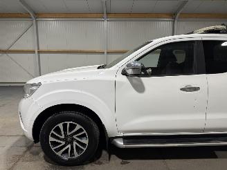 Nissan Navara 2.3dCi 120kW N-Connecta King Cab picture 13