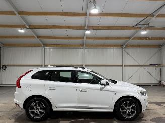 skadebil auto Volvo Xc-60 2.0D4 140kW Automaat FWD Ocean Race Schuifkantel 2016/1