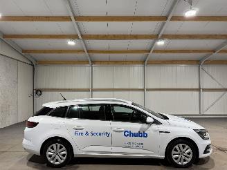 krockskadad bil auto Renault Mégane 1.0TCE 84kW Clima Navi 2021/10