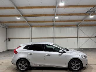 skadebil auto Volvo V-40 1.5T3 112kW Automaat Nordic+ 2017/11