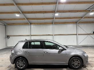 Vaurioauto  passenger cars Volkswagen Golf 1.2TSI 77kW Trend Edition 2015/2