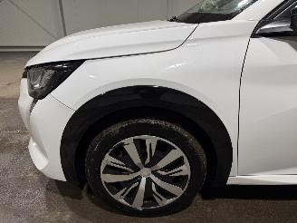 Peugeot e-208 50kWh 100kW Active Pack picture 15