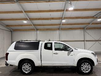 skadebil bedrijf Isuzu D-Max 1.9d 120kW Automaat Extended Cab X-Country 2019/7