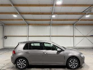 Damaged car Volkswagen Golf 1.0TSI 85kW Comfortline 2015/10