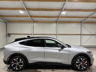 uszkodzony samochody osobowe Ford Mustang Mach-e 75kWh 198kW AWD 2021/12