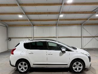 Damaged car Peugeot 3008 1.6THP 115kW Automaat Active Pano 2013/4