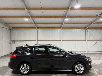 damaged passenger cars Ford Focus 1.0EcoBoost 92kW Hybrid Trend Edition Business 2021/11