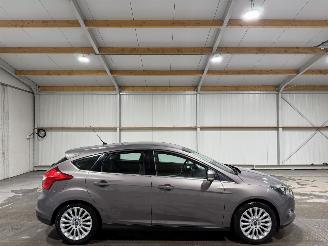 uszkodzony samochody osobowe Ford Focus 1.0EcoBoost 74kW Lease Titanium 2012/5