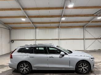Vaurioauto  passenger cars Volvo V-60 2.0B4 145kW Automaat Essential Edition 2025/10