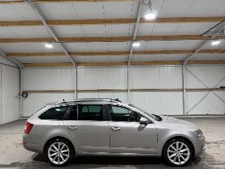 Damaged car Skoda Octavia 1.4TSI Greentech 103kW Automaat Pano Elegance BusinessLine 2014/1
