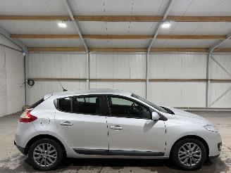 uszkodzony samochody osobowe Renault Mégane 1.5dCi 81kW Automaat Collection 2013/10