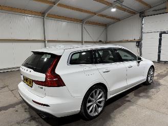 Volvo V-60 2.0T6Hybrid 186kW Automaat Twin Engine AWD Momentum Pro picture 5
